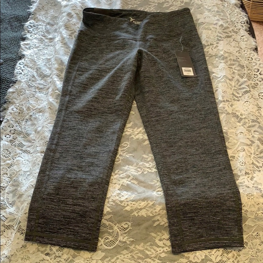 Old Navy Active Fitted Crop - BRAND NEW!